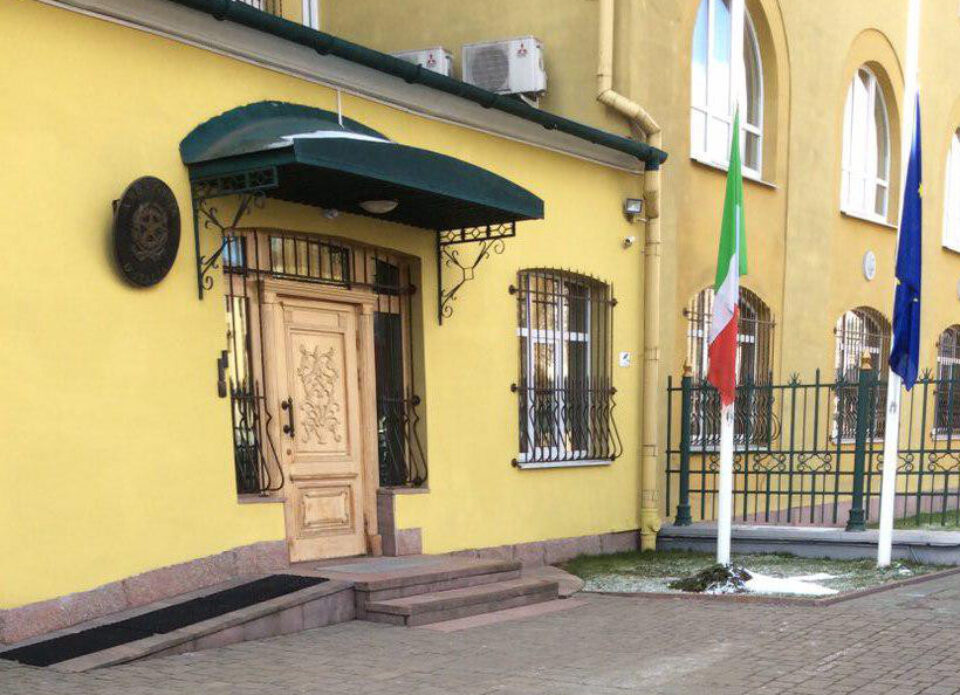 Каким категориям граждан выдает визу посольство Италии в Беларуси?